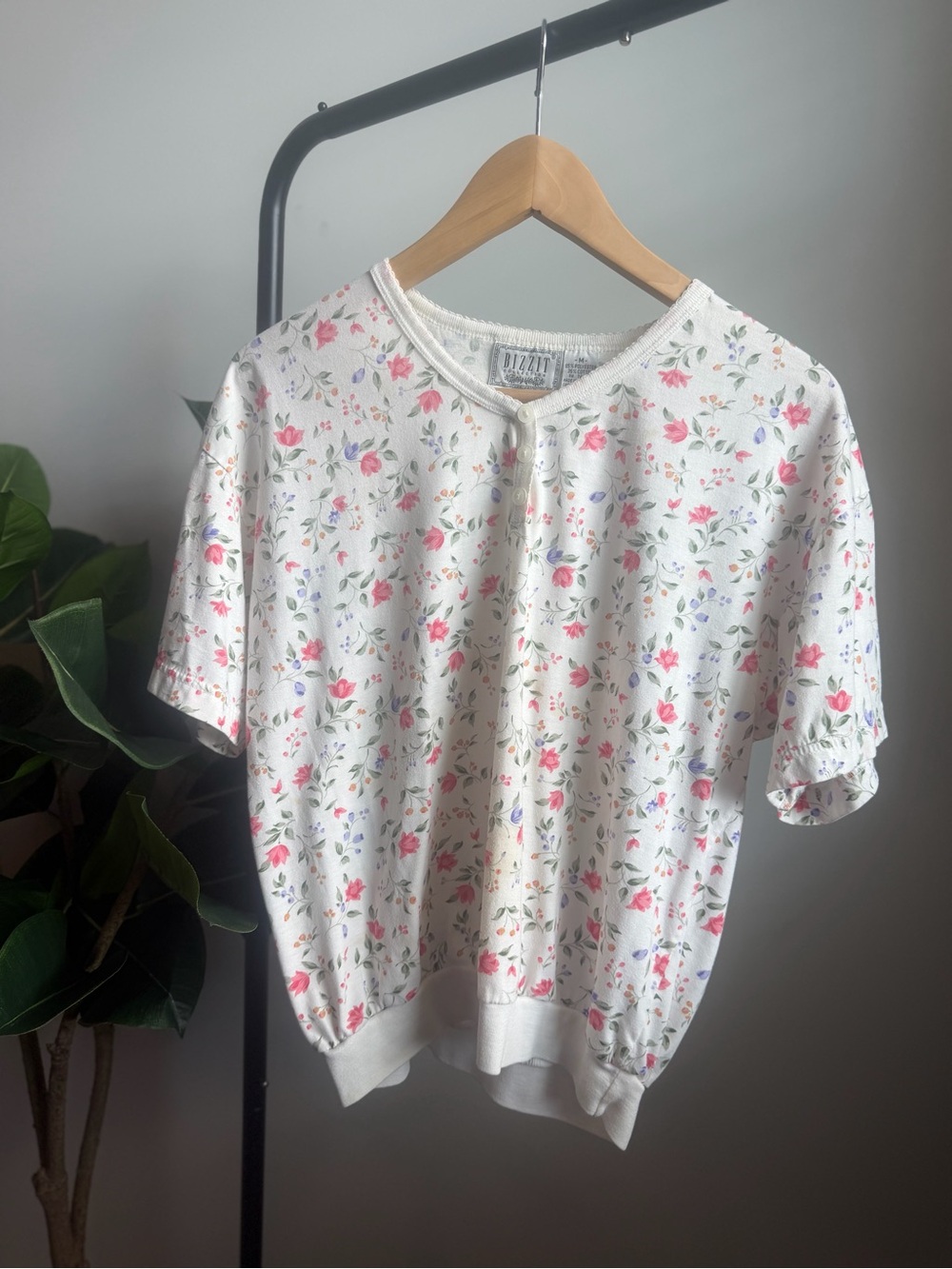 Floral Short-Sleeve Knit Top - White with Pink & Green